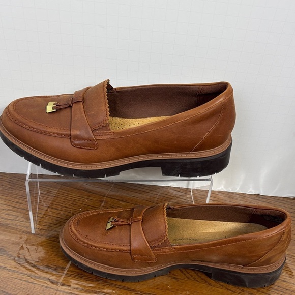 Clarks WestLynn Brown Leather Loafers - Picture 2 of 6